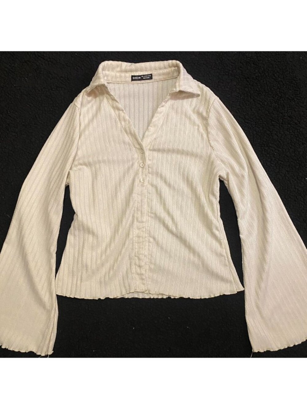 Beige button up blouse with bell sleeves #blouse #earthy #2000s #y2k #beige